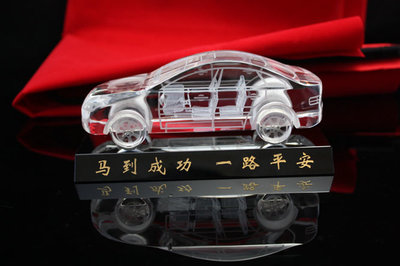 名車銷售紀念擺件定制 廠家批發水晶車模禮品的優勢與深圳市銘升工藝禮品廠解析